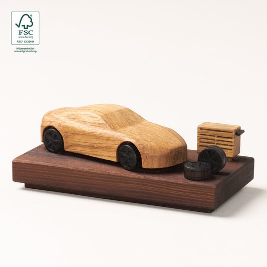 Maya Soele® AUTO – elegant dimissionsgave til en autoteknolog, her vist fra en skrå vinkel.